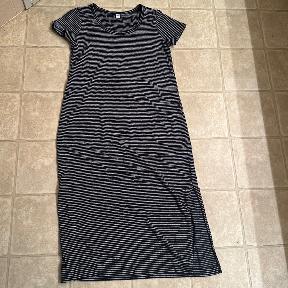 Gap blue & white striped shirt sleeve maxi T-shirt dress. EUC